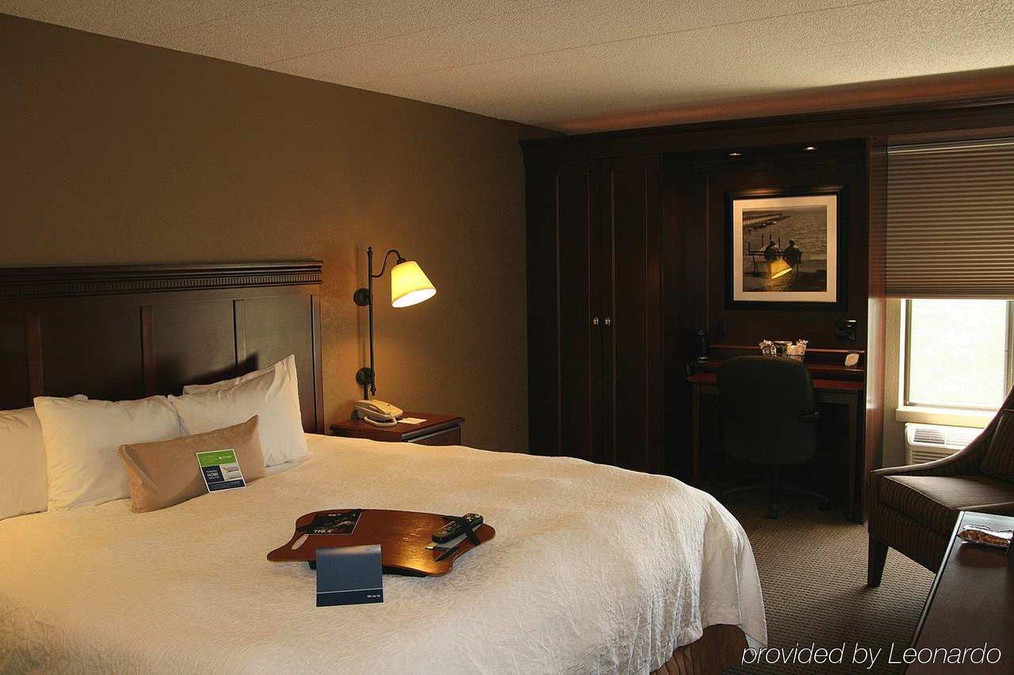 Hotel Hampton East Towne Mall Area 3*